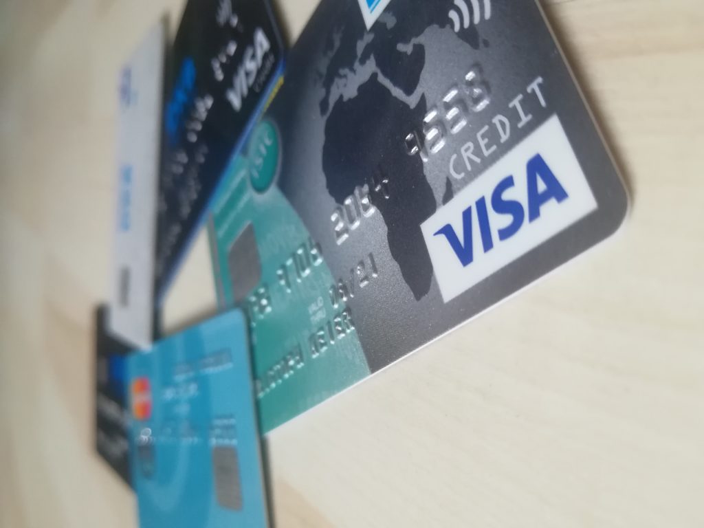 Kreditkarten sind essentiell, um Geld auf reisen abzuheben