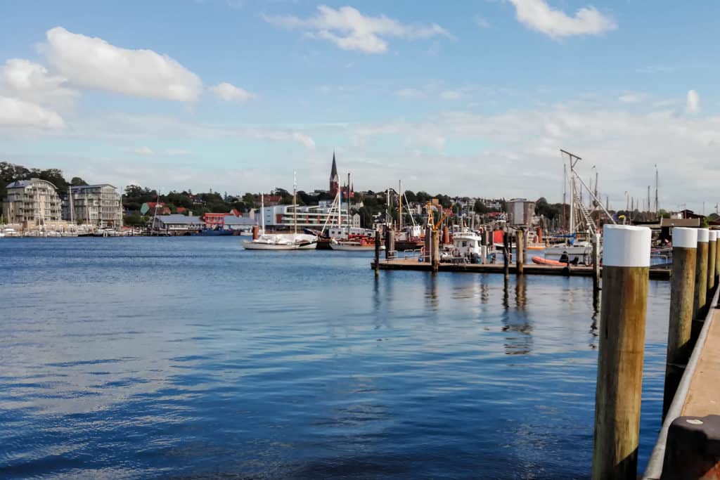 Blick auf die Ostseite der Flensburger Hafenpromenade